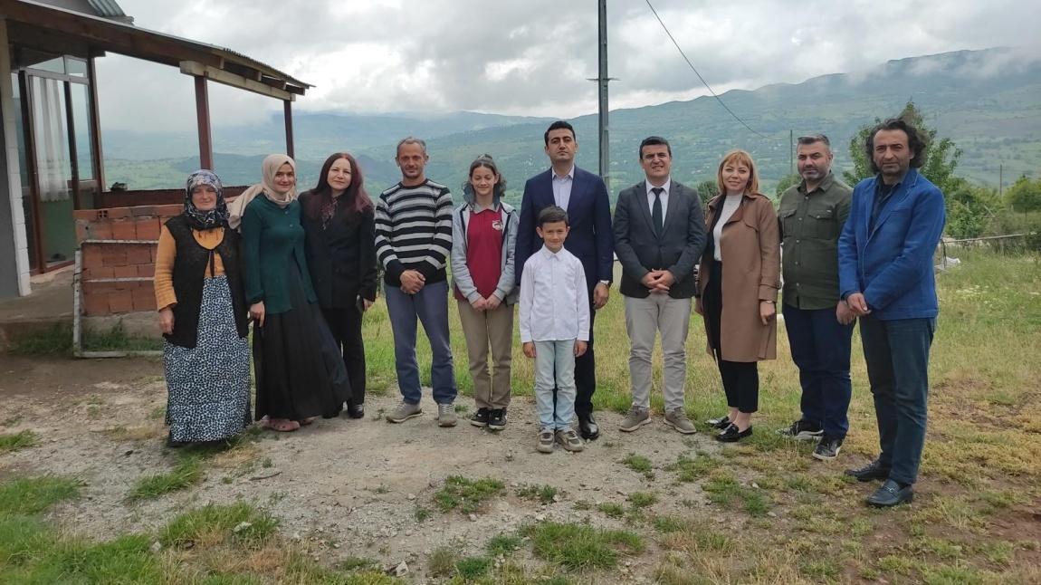 KAYMAKAMIMIZ SAYIN YASİN ARDIÇ'TAN İL BİRİNCİSİ ÖĞRENCİMİZE ZİYARET